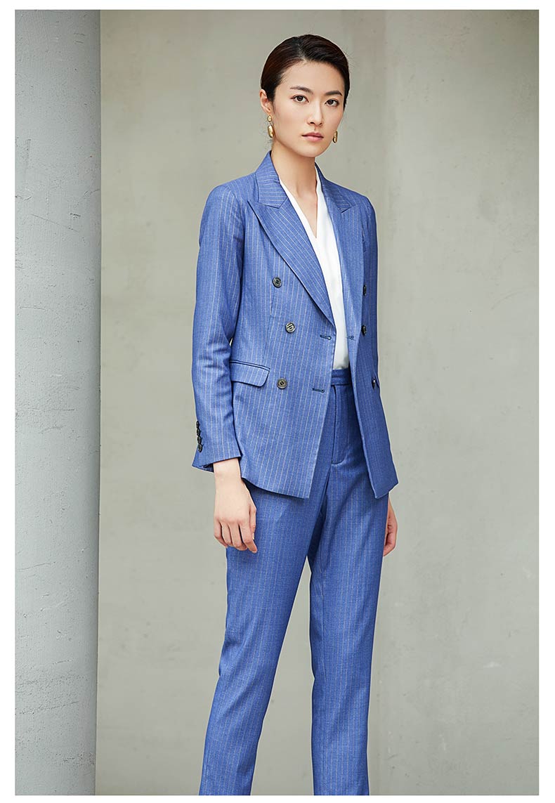 女士藍色條紋西服定制模特展示圖4