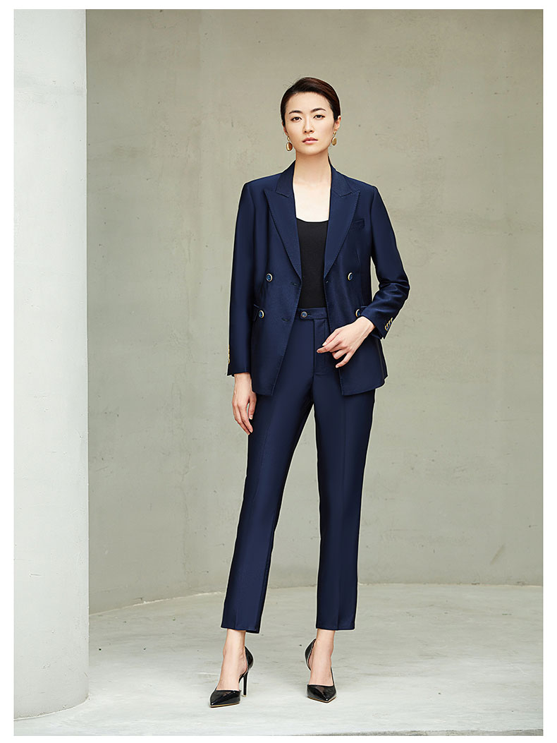 女士藍色雙排扣職業西服模特展示圖6