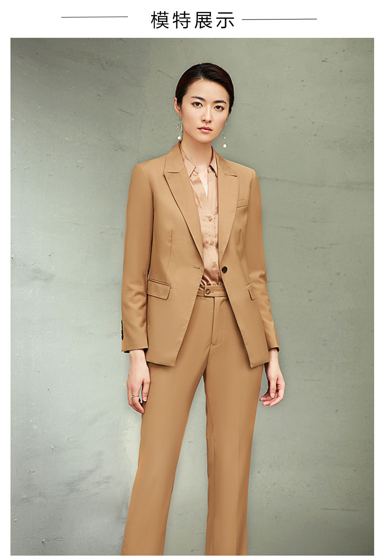 女士卡其色職業西裝定做款式模特展示圖1