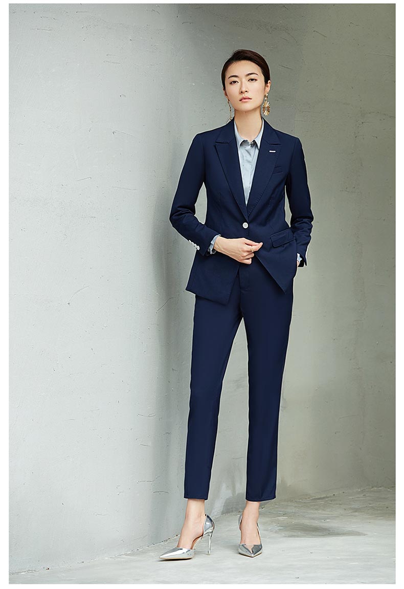 女款藍色單扣職業西裝定做款式圖模特展示6